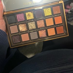 Huda Beauty Empowered Palette